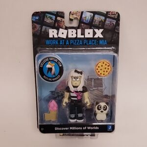 Roblox Mia Action Figure with Accessories